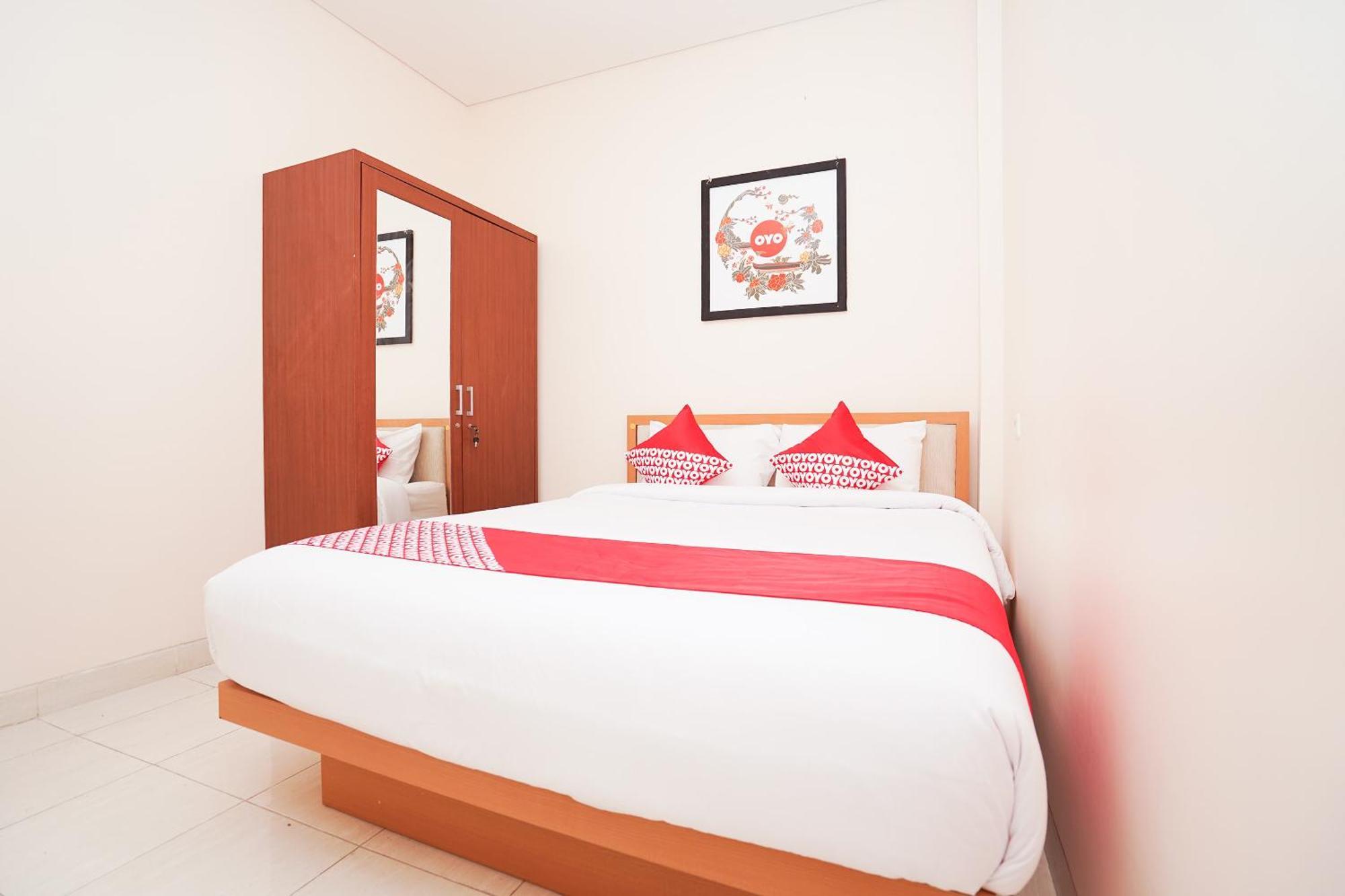 Oyo 782 Menjangan Residence At Citraland 1 Surabaya Exterior photo